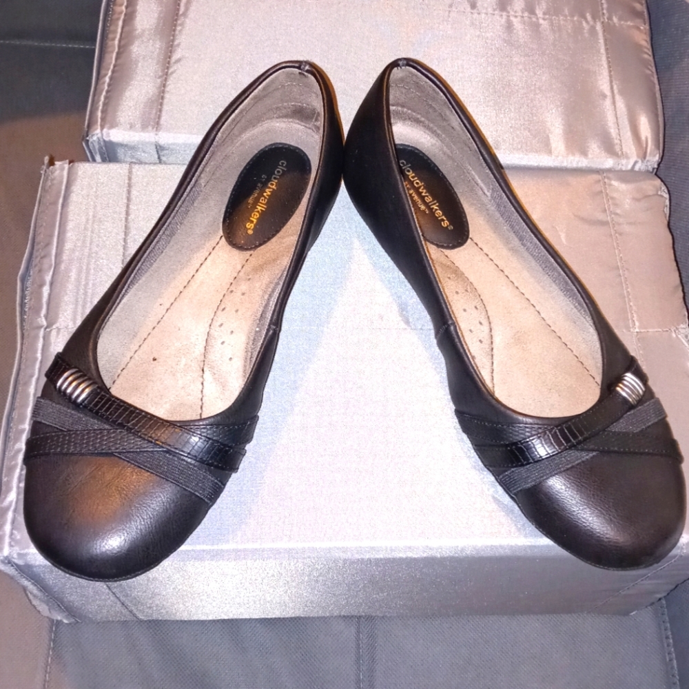 CLOUDWALKERS Black Flats